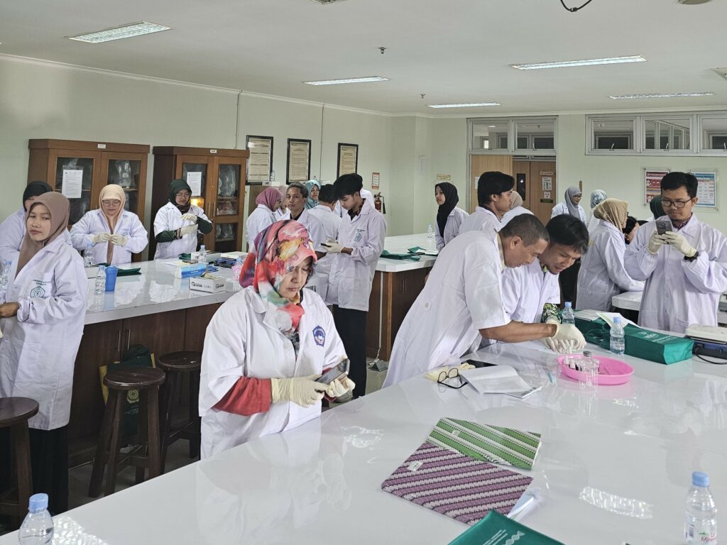 Prodi Bioteknologi Melaksanakan Workshop EDUBIOLAB Pembuatan Sunscreen Kepada GuruMGMP Yogyakarta
